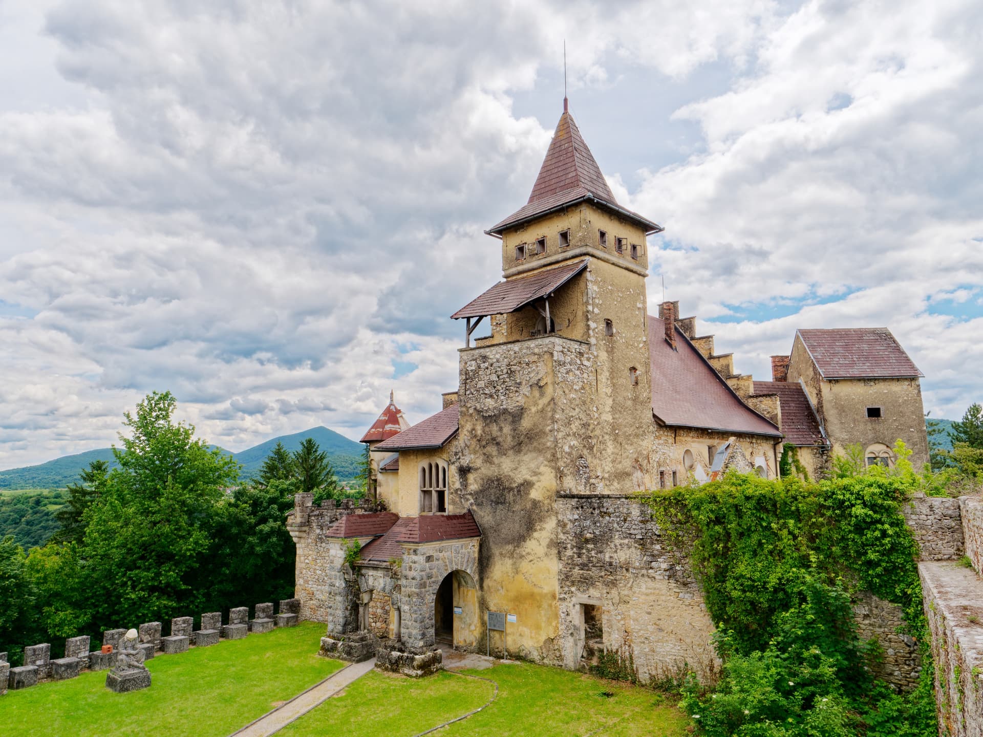 Ostrožac Fortress